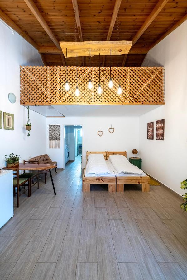 Villa רז אירוח ברמה Qaşrīn Exterior foto